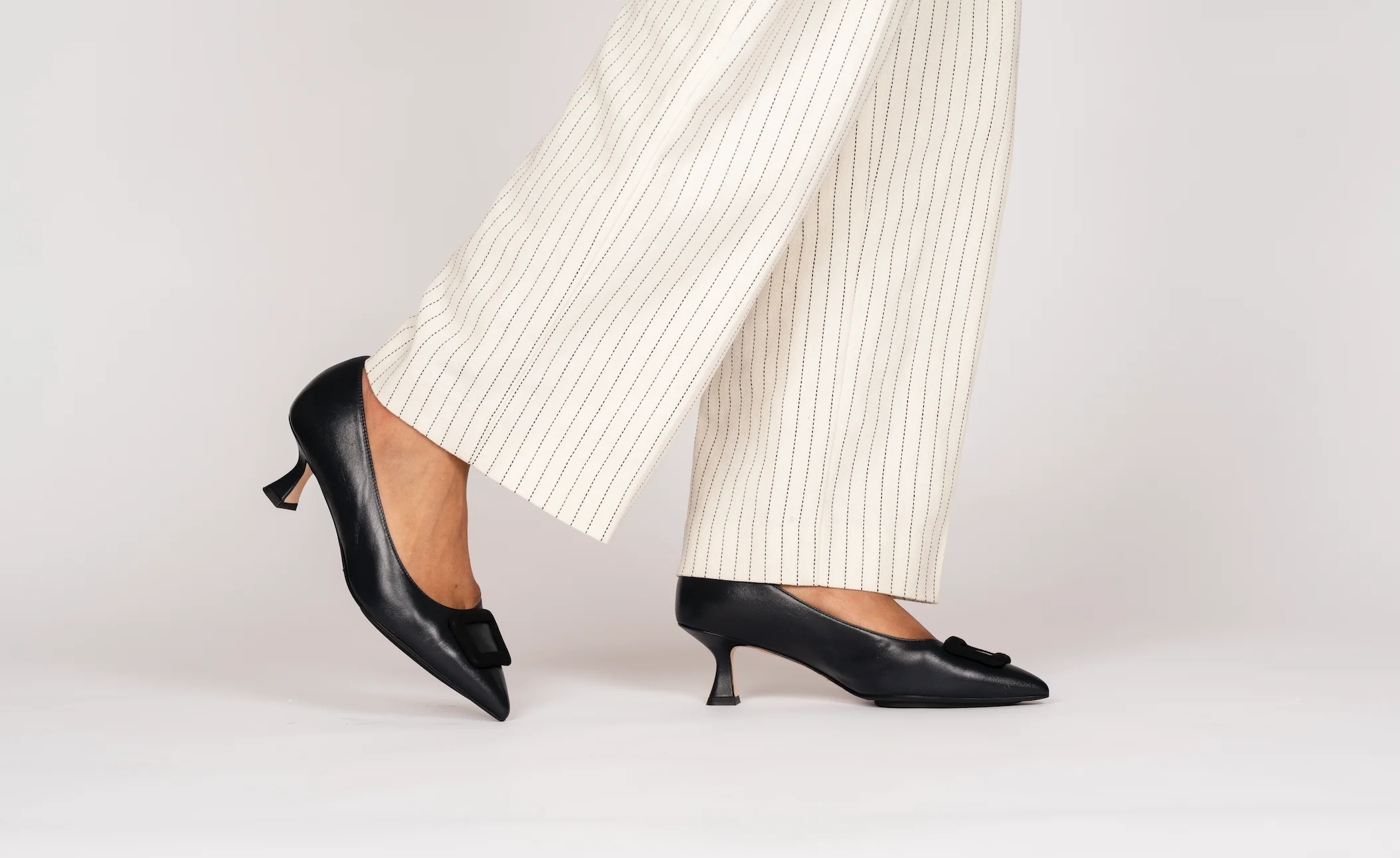 GRETA 55 PUMP | NAVY NAPA / BLACK SUEDE - Image 2